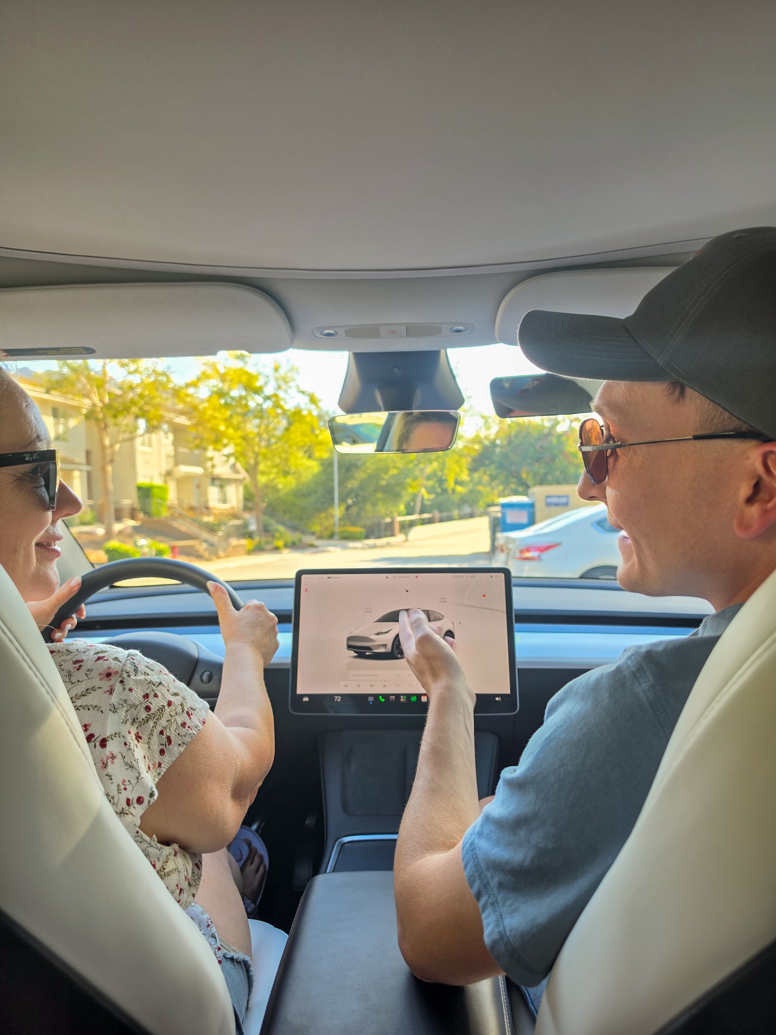Arek calmly explaining a driving lesson to a student